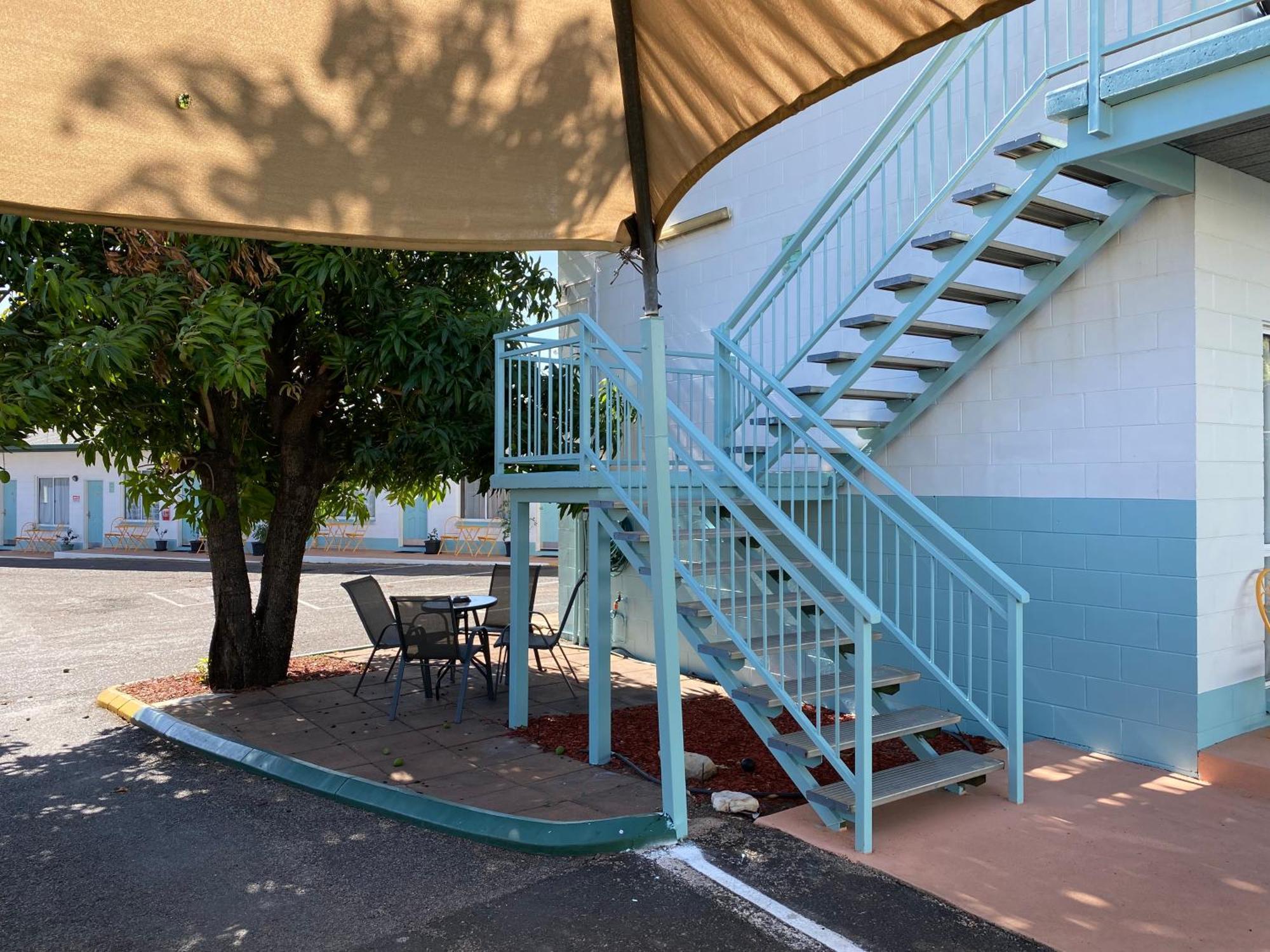 Central Point Motel Mount Isa Exterior foto