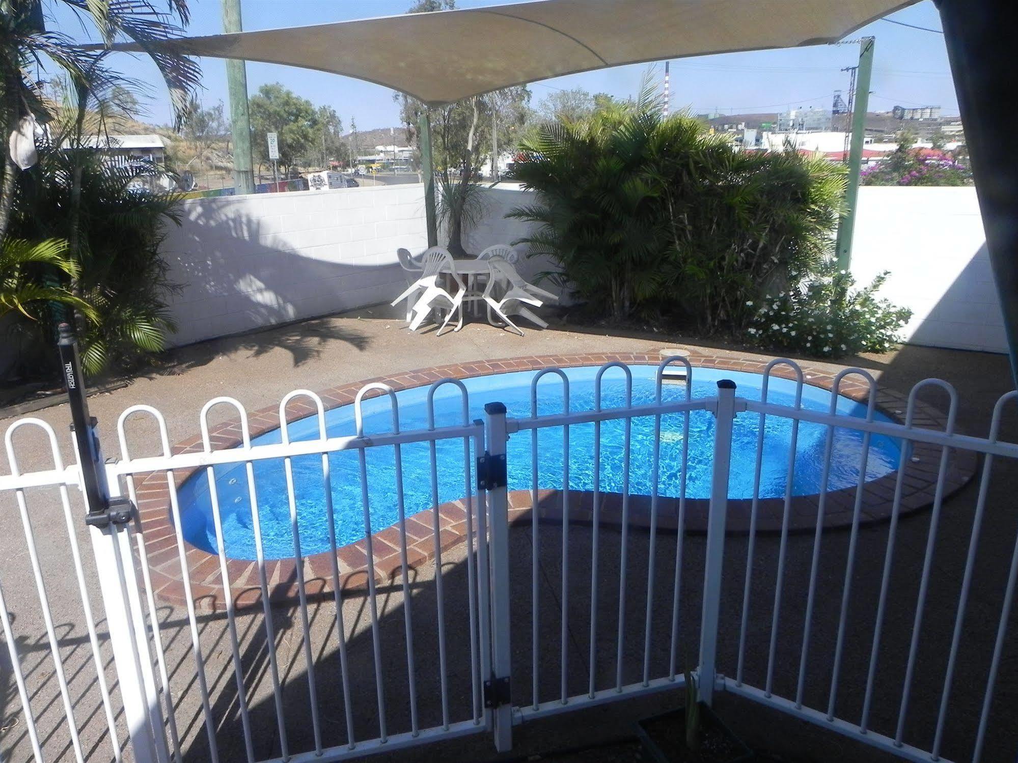 Central Point Motel Mount Isa Exterior foto